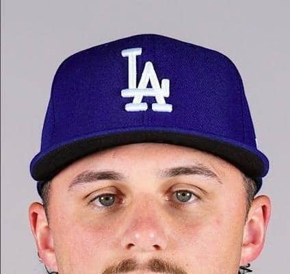 ドジャース所属の２４歳が婚約を発表　プロポーズ前後の写真を投稿「大切な人と永遠に」同僚らも祝福