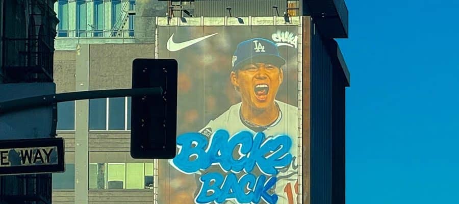 山本由伸の屋外広告が誕生　LAの新名所に…大谷翔平に次ぐ“異例の待遇”、圧倒的存在感