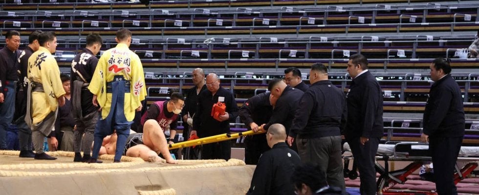 序二段の取組でアクシデント　達ノ海が右膝負傷し、まわし姿のまま救急車搬送　脱臼で休場明かす