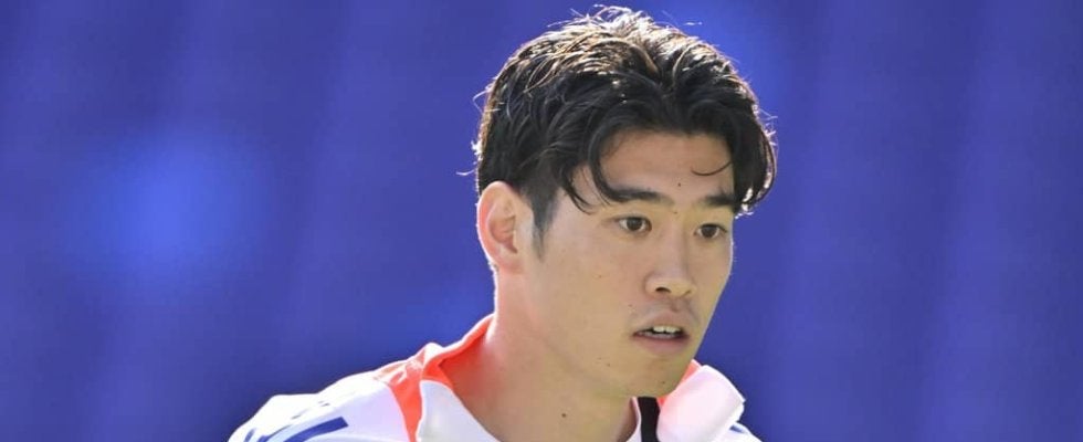 ｢凄いボレー決めた｣フライブルク鈴木唯人の“目にも止まらぬ”強烈ダイレクトボレーで待望のブンデス初ゴール！｢キレイすぎる！｣｢ここから一気に来るぞ〜!!｣