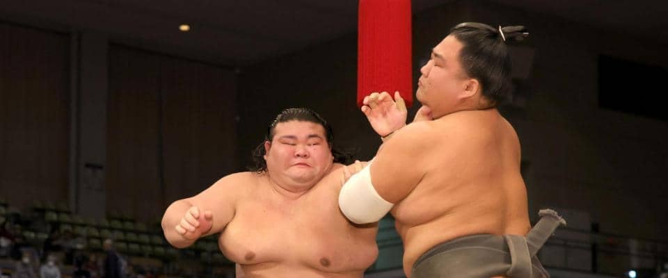１・４東京ドームでウルフ先輩を応援に　岡田が快勝発進「優勝を狙う」【大相撲九州場所】