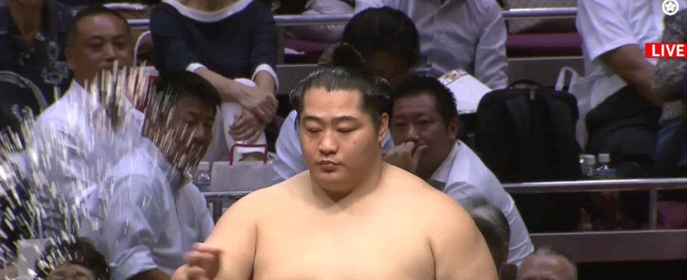 「これすっぴんですよね？」美人スー女が“驚愕” 元人気力士の現在の姿に「顔キレイすぎるだろ」「想像以上にカッコイイ」ファンの反響続々