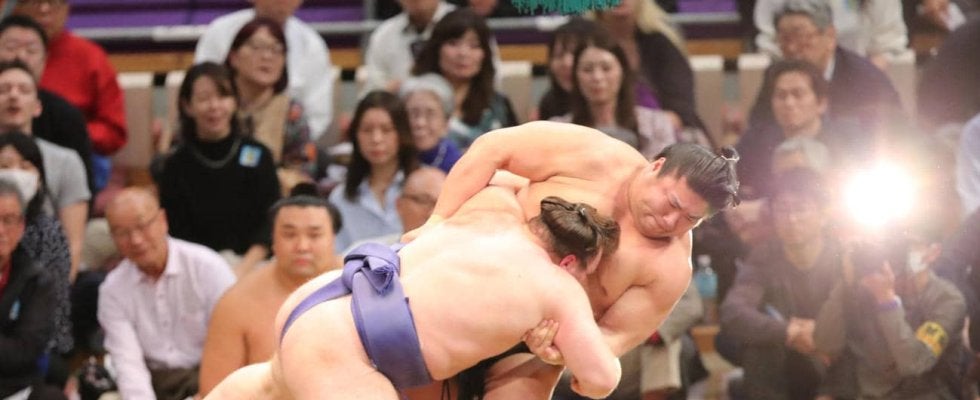 安青錦が幕内５場所目で初の初日から２連勝「先場所負けた分を取り返せた」土俵下に師匠の姿