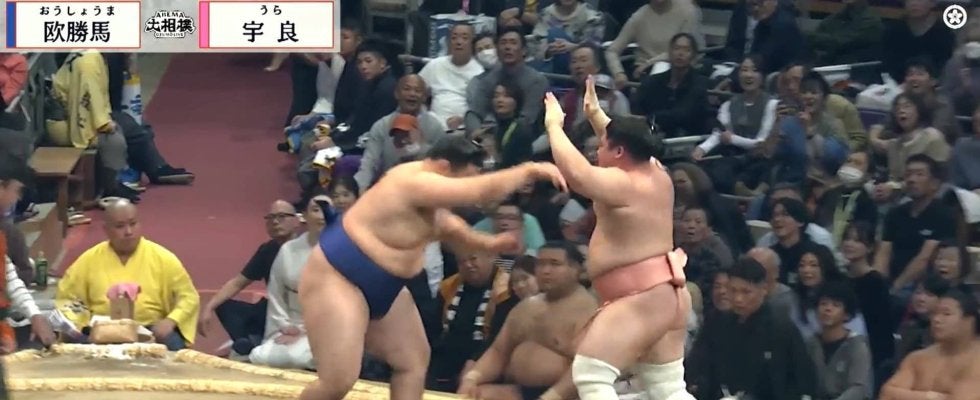 「さがり投げるなw」宇良、衝撃の奇策 土俵を割る際の“謎”ポーズにもツッコミ相次ぐ