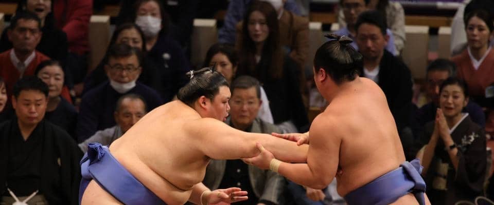異例の九州場所　３日目で全勝力士がわずか４人　大の里は横綱相撲　安青錦は首投げで辛勝　序盤から大混戦模様に