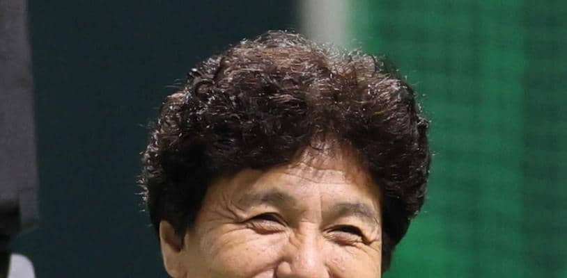秋山幸二氏が生まれたばかりの初孫と対面！長女・真凜が公開「安定感バッチリの抱っこでした笑」幸せいっぱいのショットに