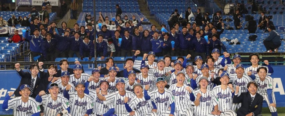 元中日の立正大・金剛弘樹監督「最後まであきらめない。それが実現できた」逆転２連勝で１部昇格