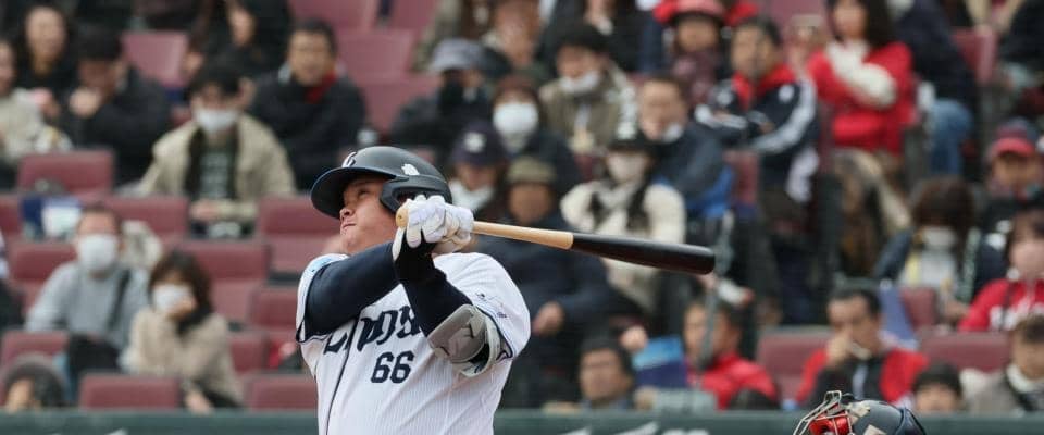前西武・渡部がトライアウトで特大弾　場内どよめく　石川の直球を左越え