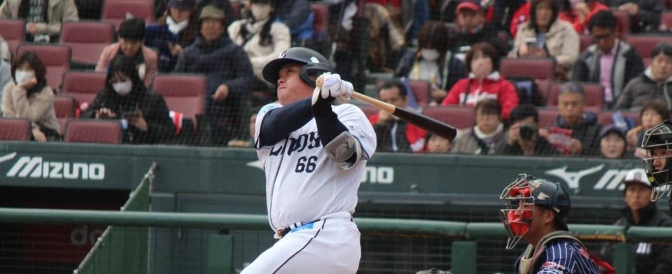 西武20年ドラ1・渡部健人が豪快弾！145キロの直球をはじき返しレフトスタンドへ！【トライアウト】