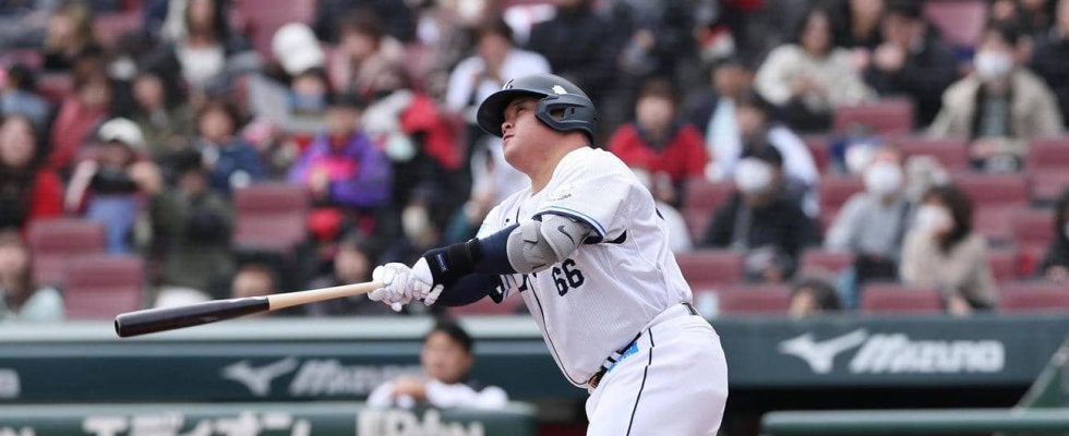 【トライアウト】「おかわり２世」西武渡部健人が初打席で本塁打　日本ハム石川の直球を左翼へ