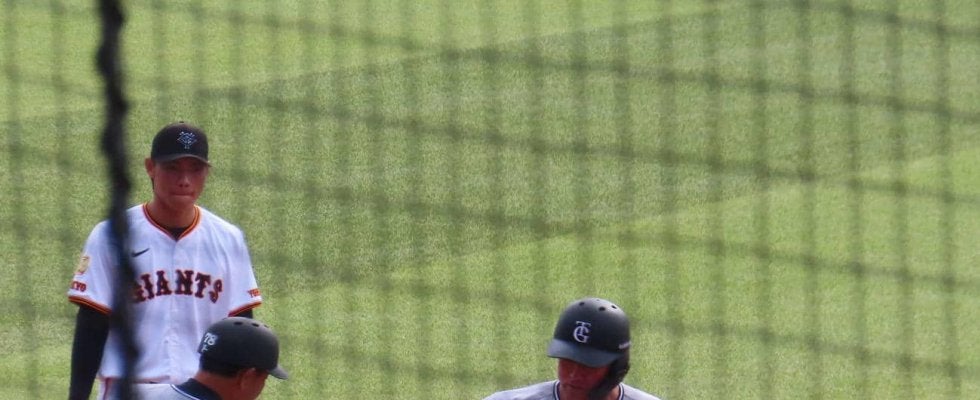 【巨人】リチャードが紅白戦「4番」で出場　左手一本で本塁打放ち「来年につなげて」阿部監督