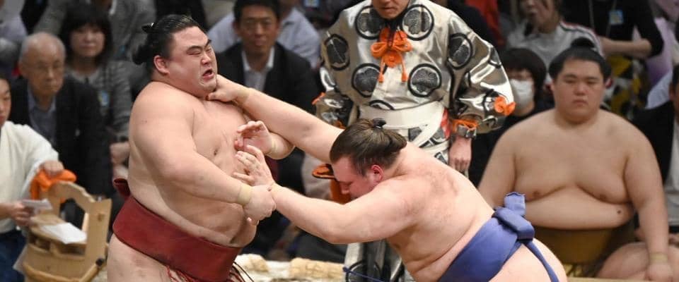 異例の九州場所　４日目にして全勝わずか３人に　大の里は盤石４連勝　安青錦、藤ノ川も全勝守る
