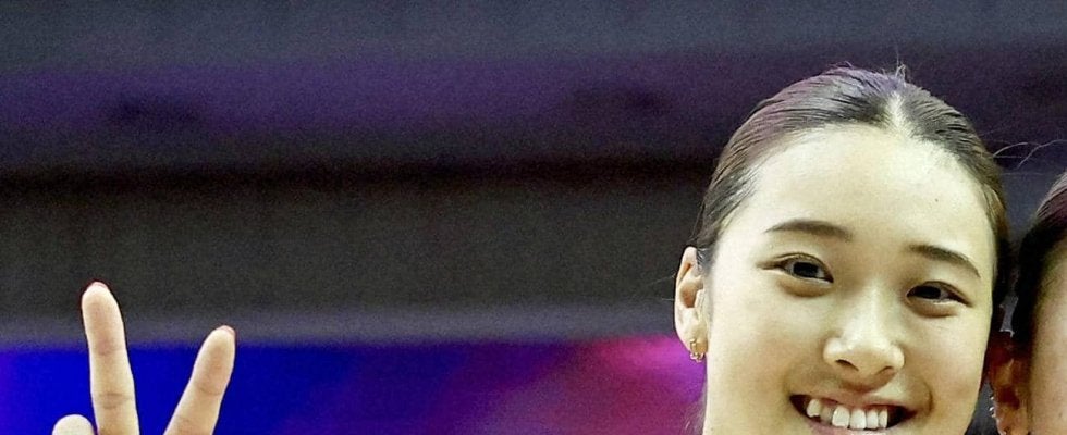 【バレー】佐藤淑乃がチームメートの食事から変顔までオフショ公開「すべてがお茶目で最高」の声