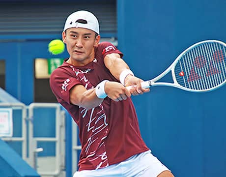 島袋将 日本勢対決制し初戦突破