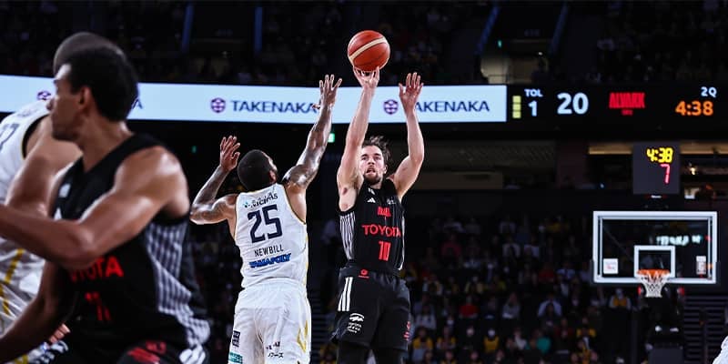 開幕節の再戦はアルバルク東京に軍配…第4Qに宇都宮ブレックスを圧倒、サイズの決勝点で接戦を制す