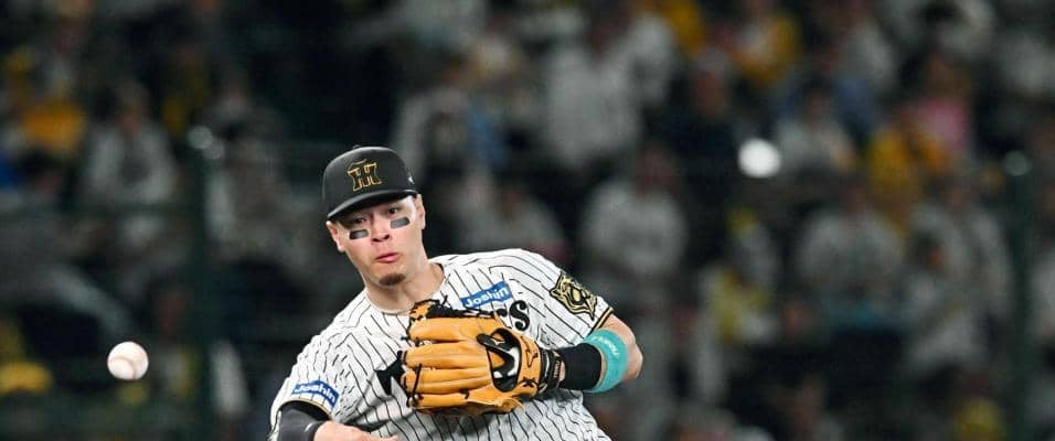 阪神・佐藤輝　初ＧＧ賞「支えてくれた全ての方に感謝」秀太コーチとの特訓実った　三塁で両リーグ最高守備率・９７７