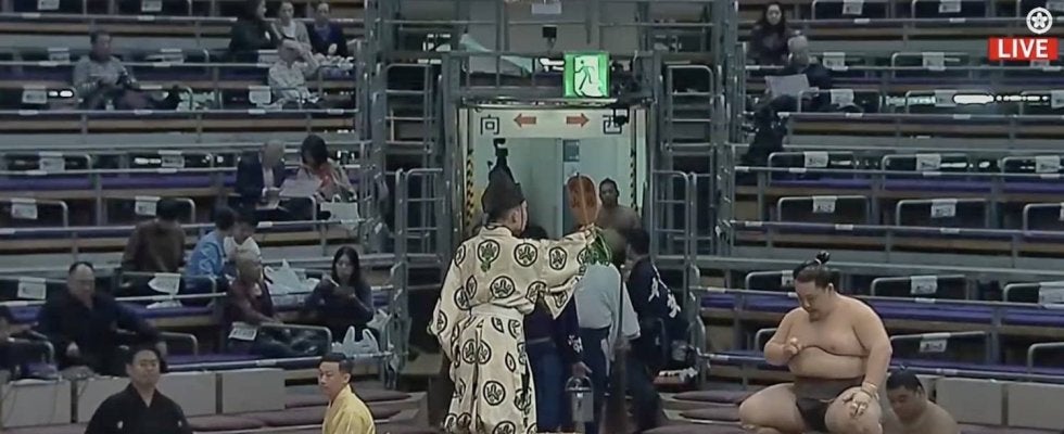 「おいおい九州やぞ…」「もういるやないかい」大相撲中継、午前の取組から“著名人”の姿 はるばる登場の本気度に「熱さ伝わってくる」