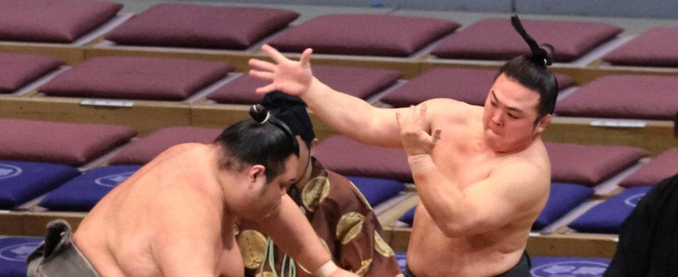 炎鵬が今場所初黒星　体重２倍近い194キロ一意に「うまく取られた」「デカかった」と見せ場なし