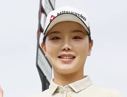 「モデルさんのよう」女子ゴルフのセキ・ユウティンがスタイル際立つ映え写真