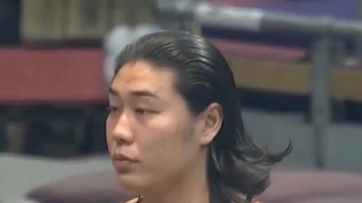 「一体何頭身？」身長186センチの“抜群スタイル”ロン毛力士に熱視線「理想体型すぎて泣きたい」