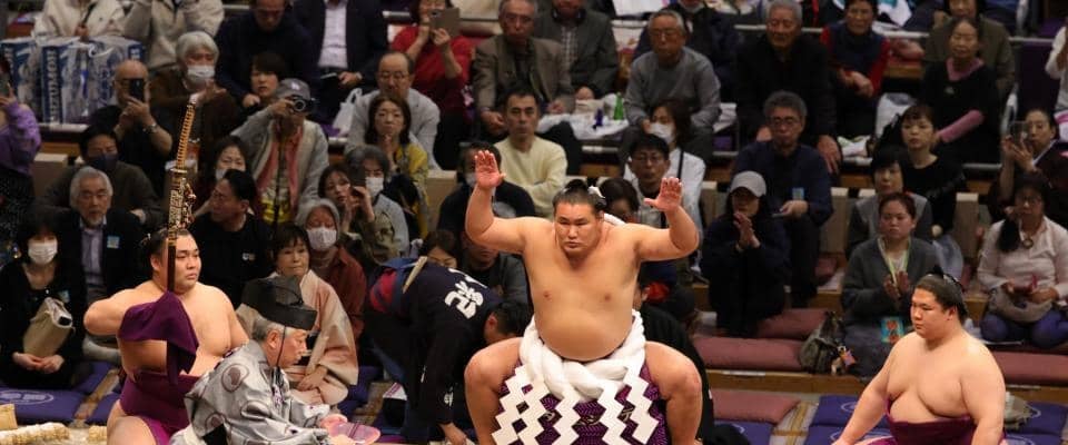 豊昇龍が一門異なる霧島を太刀持ちに指名「ビックリしました」横綱土俵入り、ともに白星【大相撲九州場所】