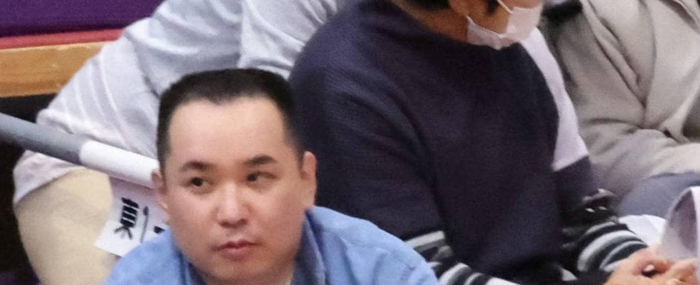 ミルクボーイ内海「きたで、九州場所」元NHK杉山邦博アナと並んで観戦「特等席ですね」の声