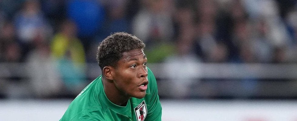 【日本代表】GK鈴木彩艶が手術　左手薬指と舟状骨複雑骨折　所属クラブが成功と発表