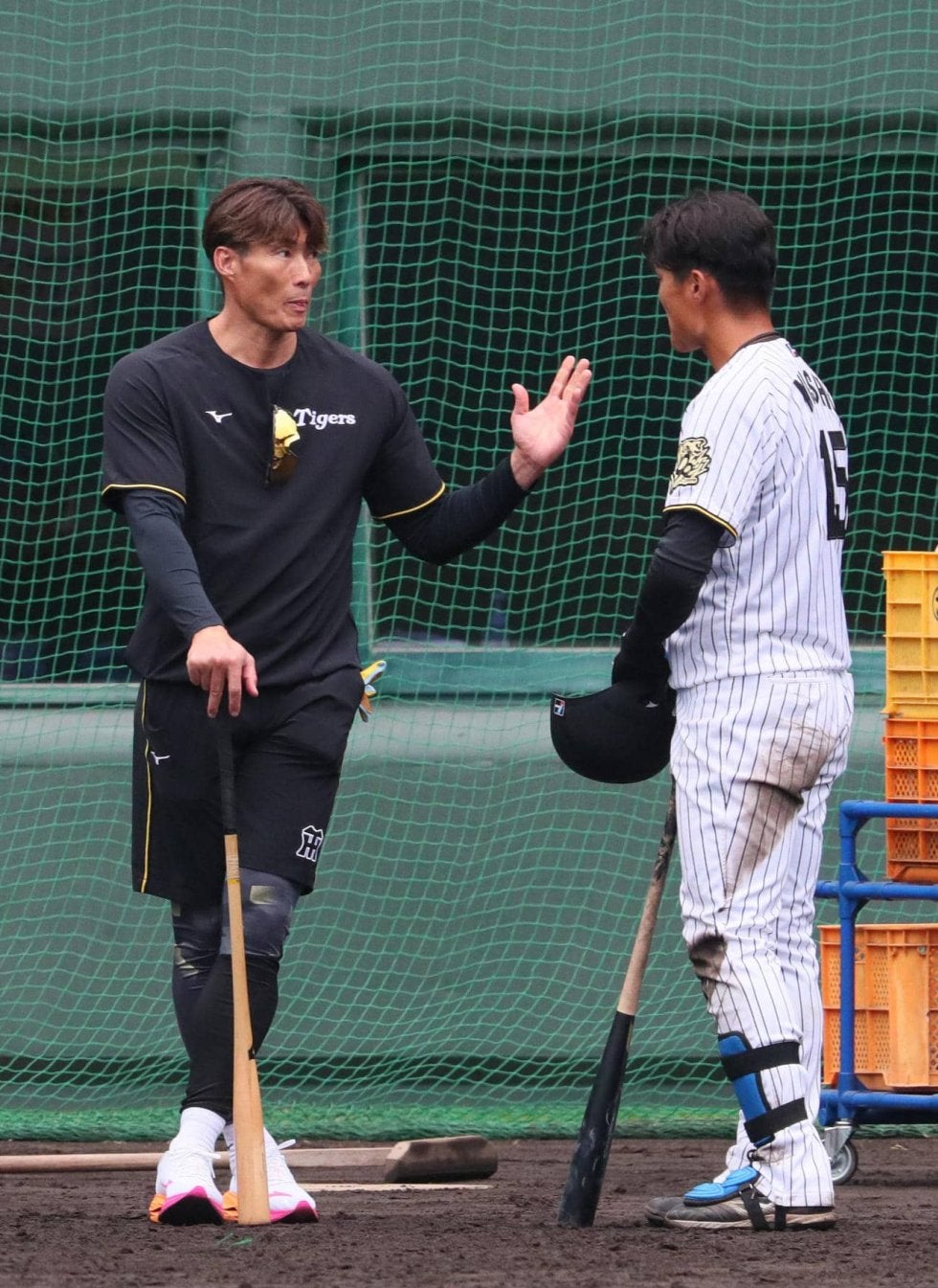 阪神】糸井嘉男SA「もっとやってたな、俺」野手転向の後輩西純矢を指導