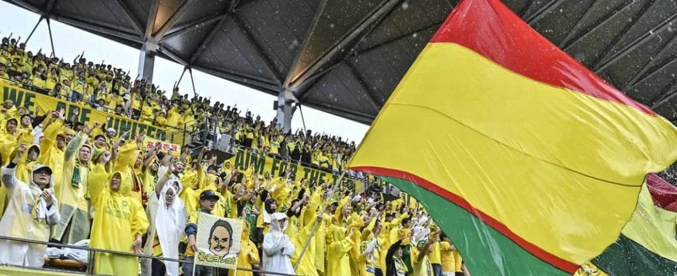 J1狙うジェフがいち早く動いた！｢デザインかなり刺さる｣J2千葉の“新ユニフォーム”に称賛続々！｢シンプルなやつが一番かっこいい!!｣｢あっ鎌倉殿の13人だ！」