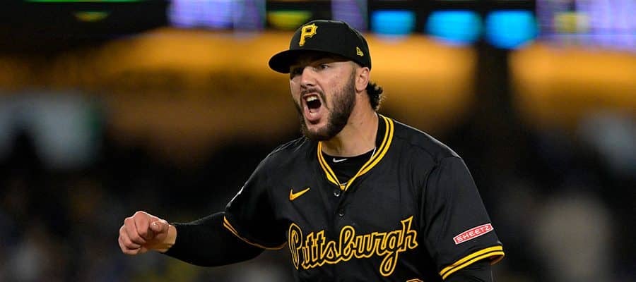 怪物右腕の恋人が「大興奮よ」　“1340万人”の美人インフルエンサー…黒ドレスで祝福