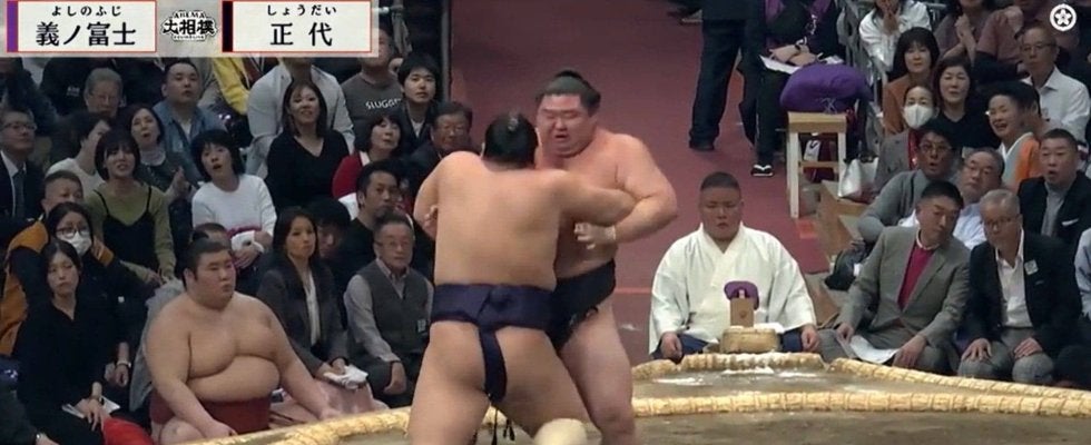 「神席確定」「目立ってました」相撲大好き芸人、“超大御所”とまさかの遭遇に歓喜 ファンも興奮 カメラが捉えた貴重な2ショット