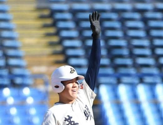 神宮大会高校の部開幕戦で英明が初戦突破　エース・冨岡が４打点＆完投