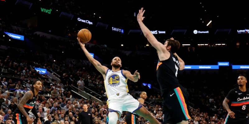 カリー、今季2度目の40得点超え…指揮官絶賛「僕たちにとってのティム・ダンカン」