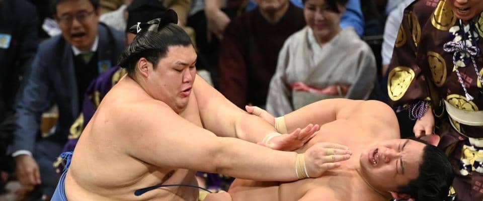 横綱大の里が無傷６連勝で単独トップ！平戸海を一気の押し倒しで圧倒　藤ノ川敗れ、全勝ただ１人に　豊昇龍が痛恨２敗目、若元春の変化に屈する