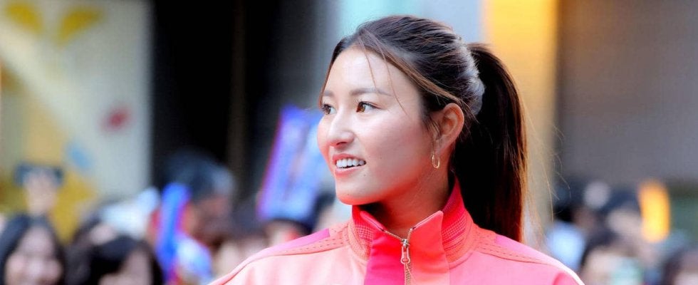 【サーフィン】松田詩野１日ルーティンを紹介　６時起床→白Ｔで波乗り→白タンクトップでランチ