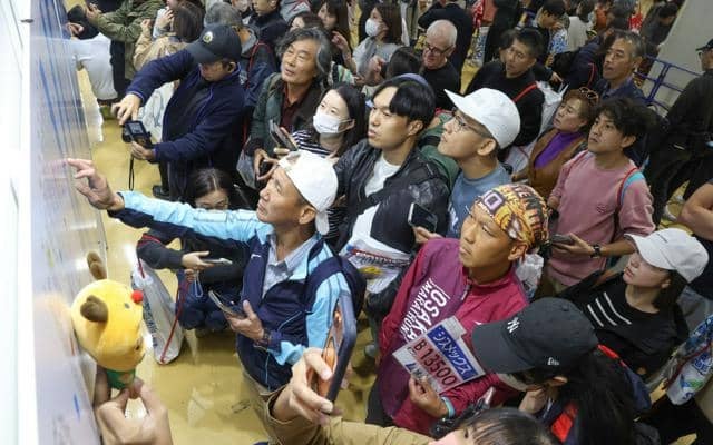 神戸マラソン、ゼッケン配布始まる　新コースで「3時間20分狙う」