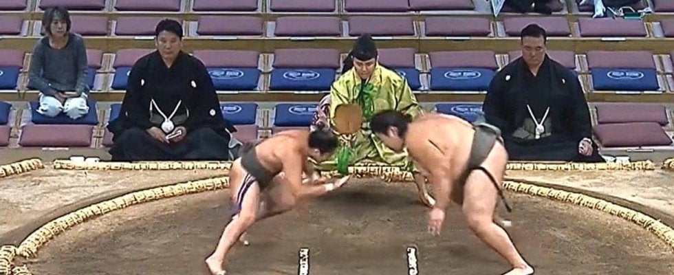 “天才”と称された17歳力士、体重2倍の巨漢相手に衝撃の“秒”決着 館内騒然 