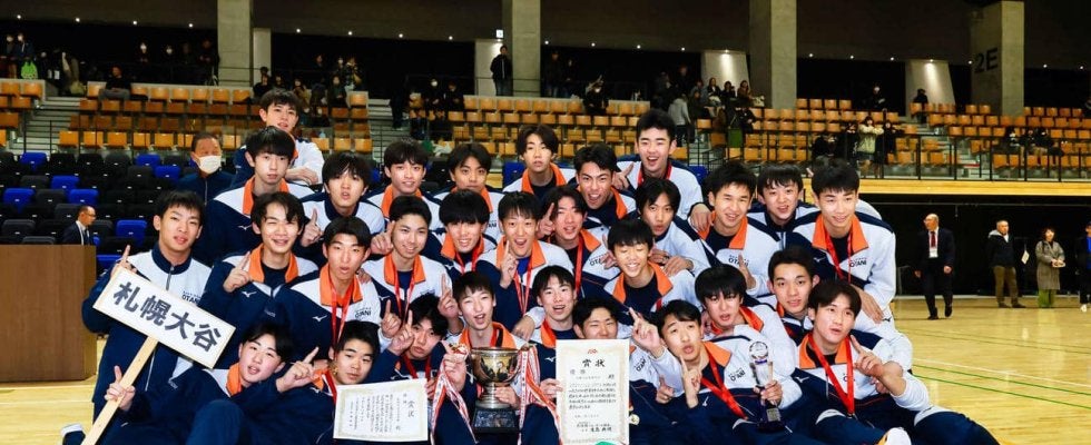 【高校バレー】札幌大谷初Ｖ　遠山吹輝主将は亡き母にＶ報告　女子は旭川実２年ぶり頂点／北海道