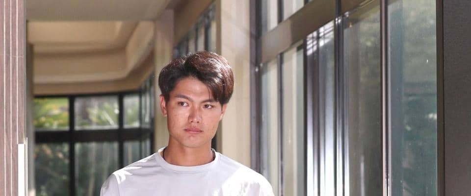 阪神・西純　育成契約サイン、背番号「１２０」　野手転向で充実の日々まずは２軍で「スタメン」目指す