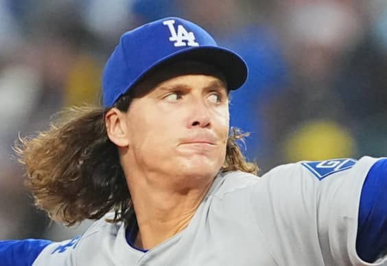 映画のワンシーンのよう…グラスノー婚約者、結婚式を控えた豪華船上バカンスを公開