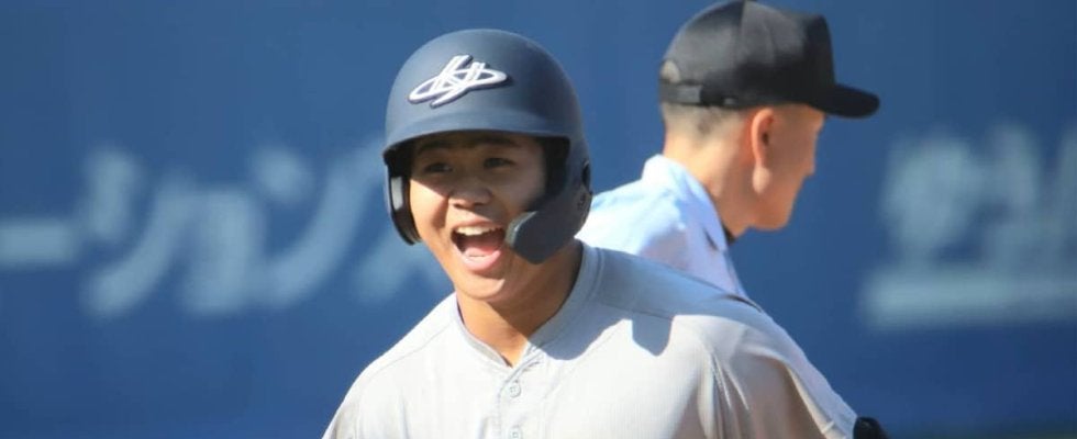 元プロ野球選手を父に持つ花巻東の大型スラッガーが木製バットで豪快な本塁打！！【神宮大会】