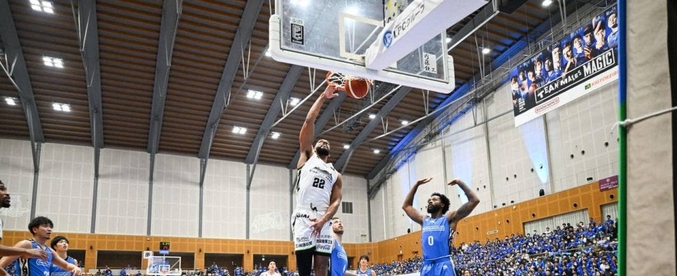 【バスケ】B1北海道がクラブ史上初の６連勝　富永啓生、オカフォーら６人が２桁得点で接戦制す