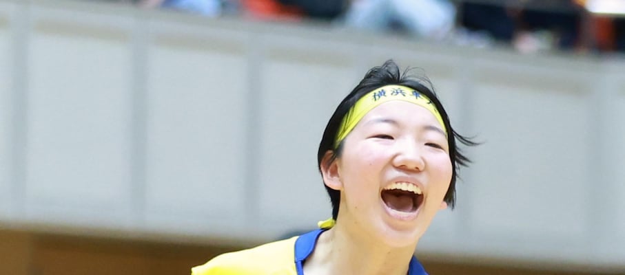 女子優勝の横浜隼人期待の2年生「思い切り打った」と得意の強打　春高バレー神奈川大会