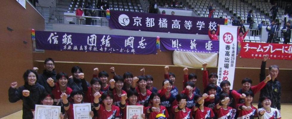 緊急事態に1年生エース踏ん張る　京都橘・片岡優「全国制覇したい」　京都大会女子／春高バレー