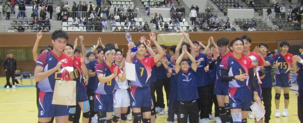 東山が洛南にストレート勝ち　2年生エース岩田怜緯が勝負どころで流れを奪う　京都大会男子／春高バレー