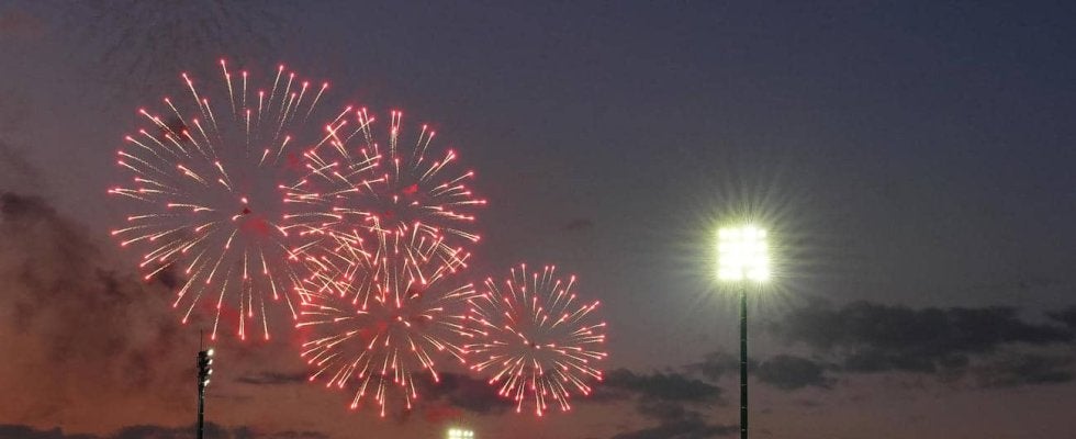 【日本代表】練習にキンプリ花火大会が長時間直撃で指示や取材の声聞こえづらく選手苦笑い