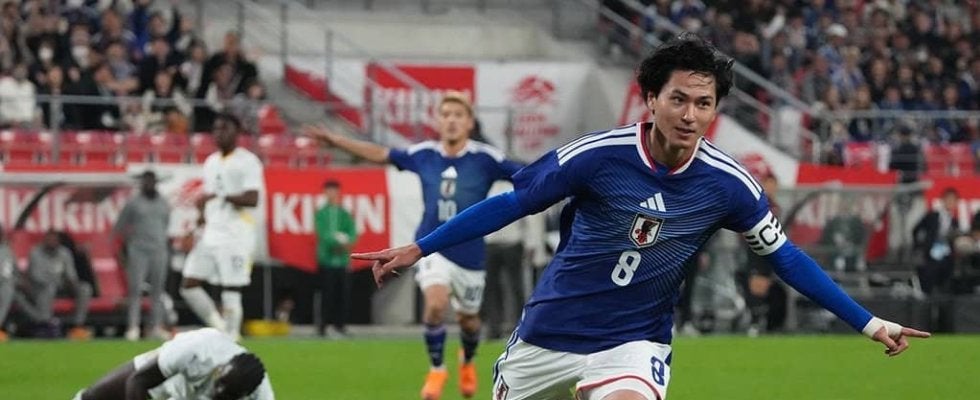 ｢眼福です｣キャプテン南野拓実の鮮やか“膝スラ”→中村敬斗の祝福ハグのピッチレベル映像公開！｢南野の一撃、ほんと美しかった！｣｢南野の膝スラ大好き」