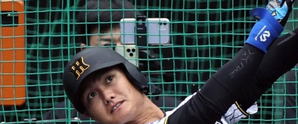 阪神　西純が野手転向後、初ヒット　１４２キロをはじいて中前打　球場内から歓声と拍手　右翼守備も披露