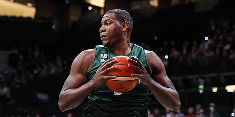 神戸の“大黒柱”アイザック・バッツがB2通算3000リバウンド達成…B2歴代最多記録更新も目前に