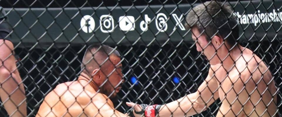 青木真也、日本人対決で２回ＴＫＯ負けも“自賛”「いい試合、最高のプロレスできた」ＭＭＡ引退は明言せず「ギャラ次第」